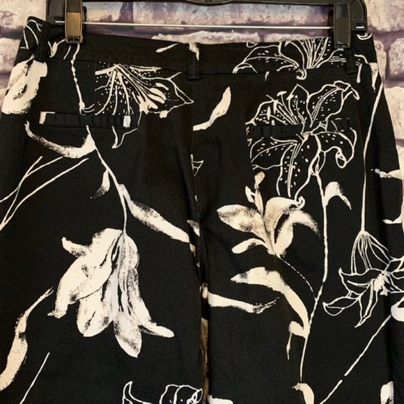 Larry Levine Black Floral Crop Pants Size 10 - Picture 6 of 9